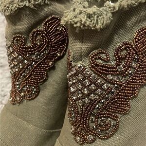 NWO Betsy Johnson beautiful beaded  Bootie  Heels , fits 8half ♥️